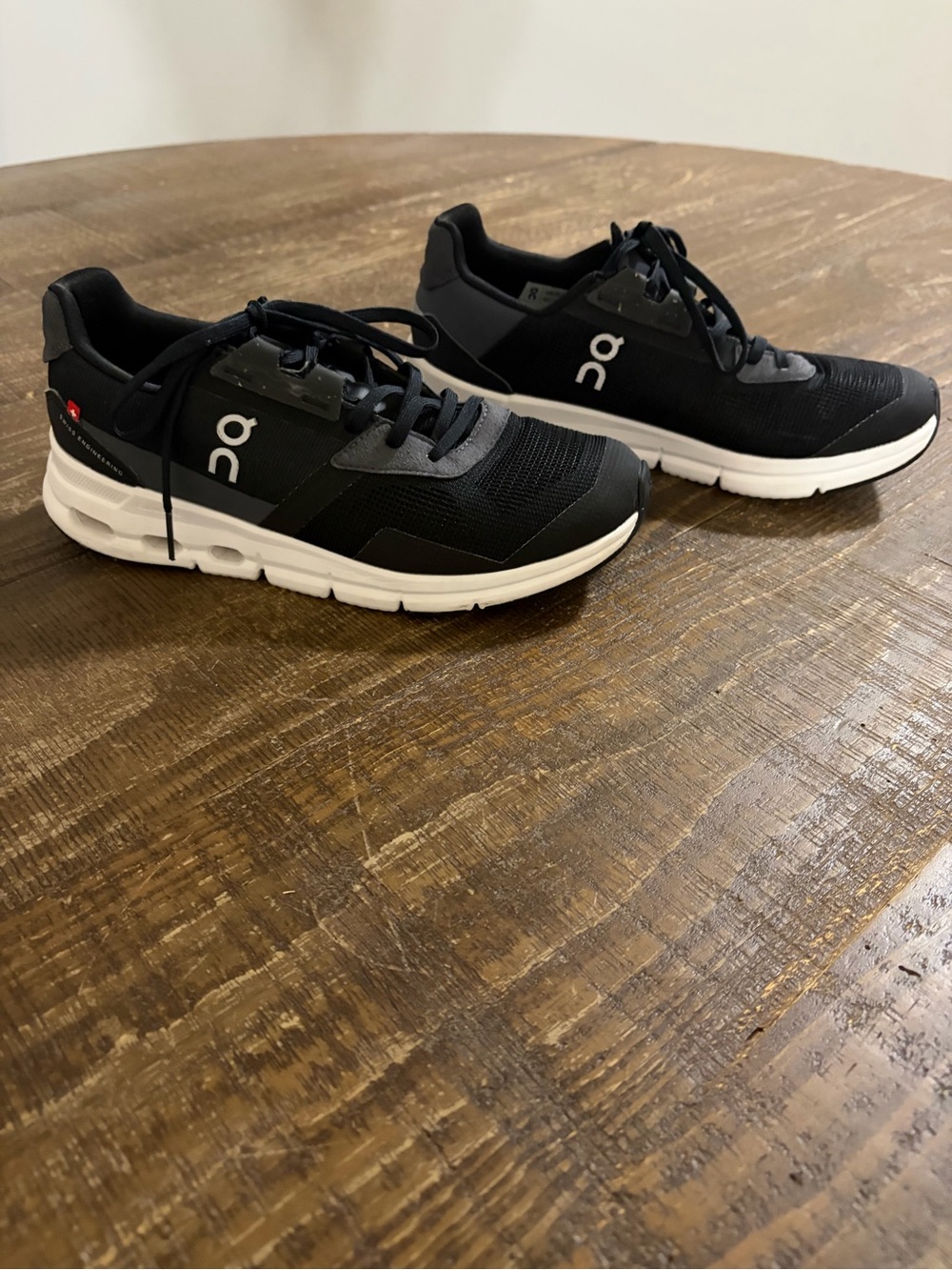 On Running women’s cloudrift on cloud size 7 excellent black white grey